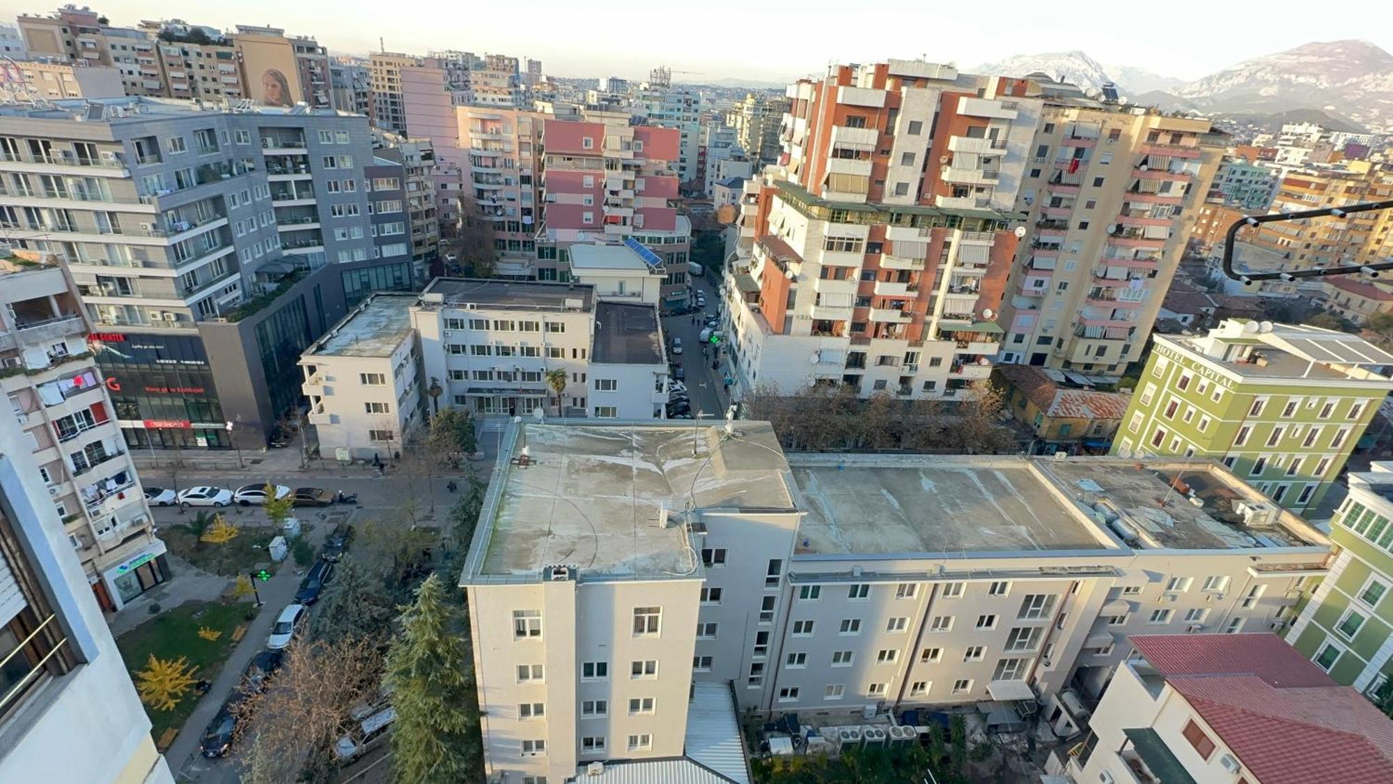 Square Inn Tirana Buitenkant foto